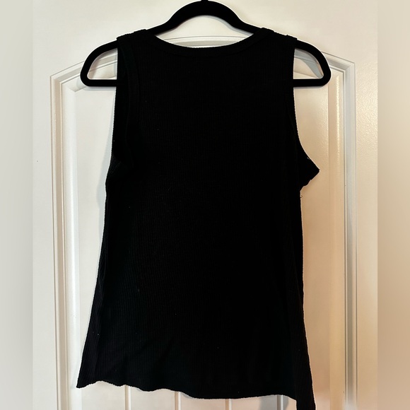 Black tank with buttons - Picture 2 of 5